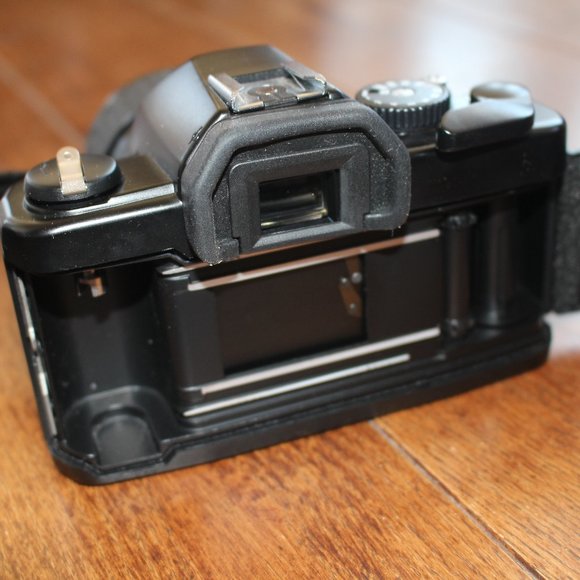 EUC Vivitar V3800N 35mm Manual SLR Camera With 28-70mm Macro Zoom Lens and Case - Picture 4 of 8